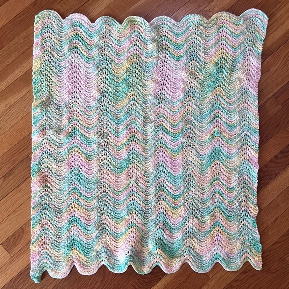 Hand Crocheted Baby Blanket & Four Matching Hangers Set - New - Picture 9 of 10